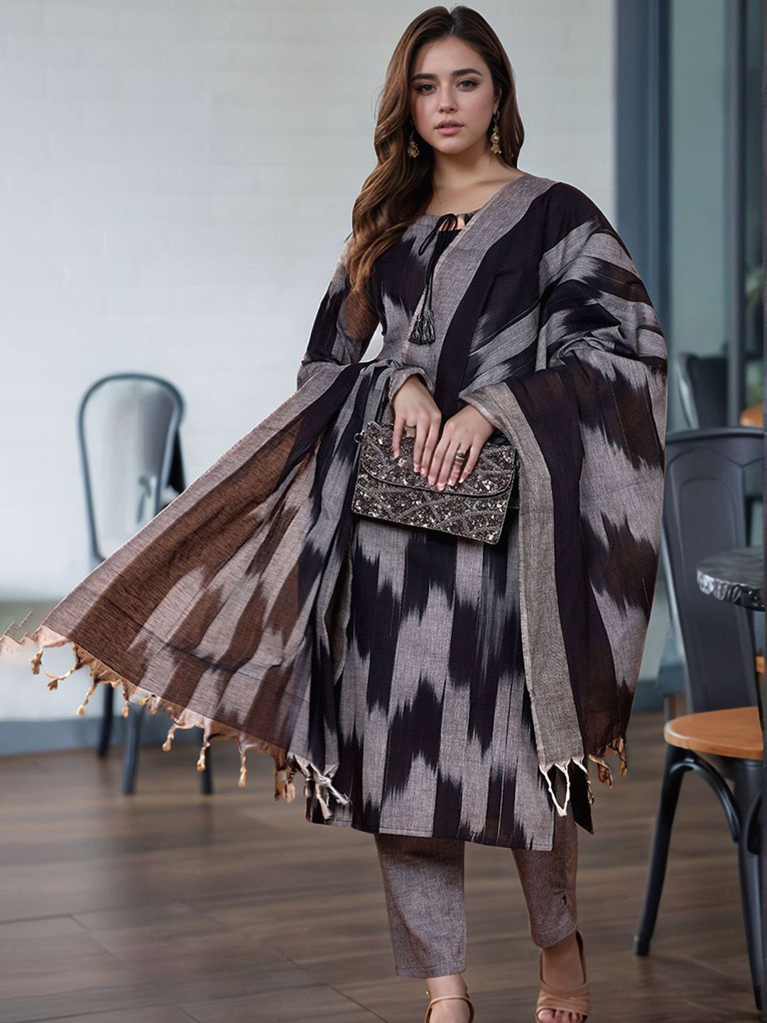 DIVASTRI Women Abstract Printed Straight Kurta with Trousers & Dupatta