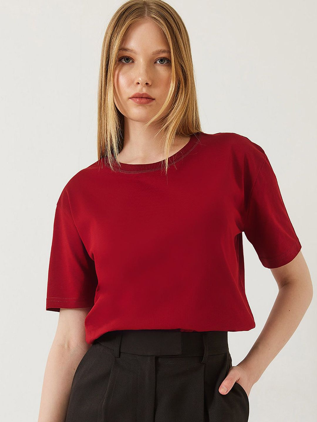 BIANCO LUCCI Women Extended Sleeves Pockets T-shirt-image-12