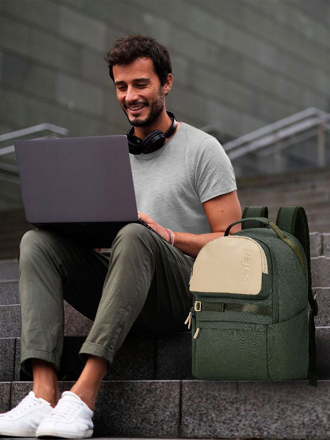 Safari Unisex Colourblocked Backpack-picture-21