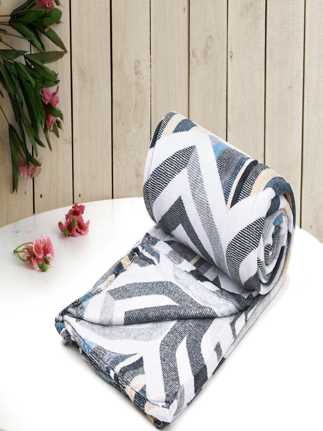 RRC White Geometric Printed AC Room 300 GSM Double Bed Dohar With 2 Pillow Covers-picture-39
