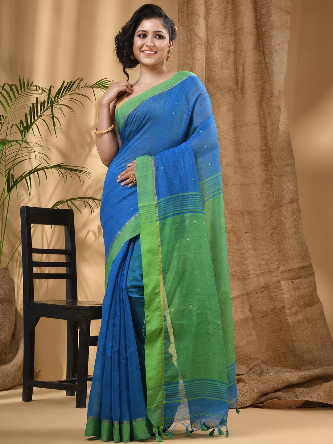 DESH BIDESH Women Sequinned Taant Saree-picture-25