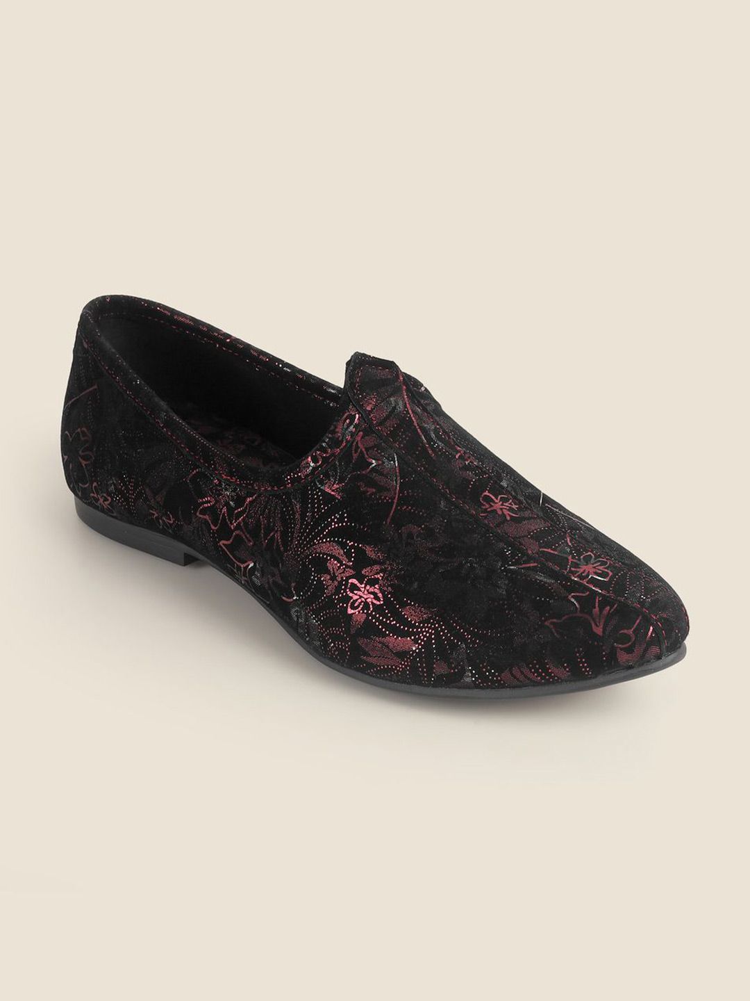 Metro Men Ethnic Pointed Toe Mojaris-image-43