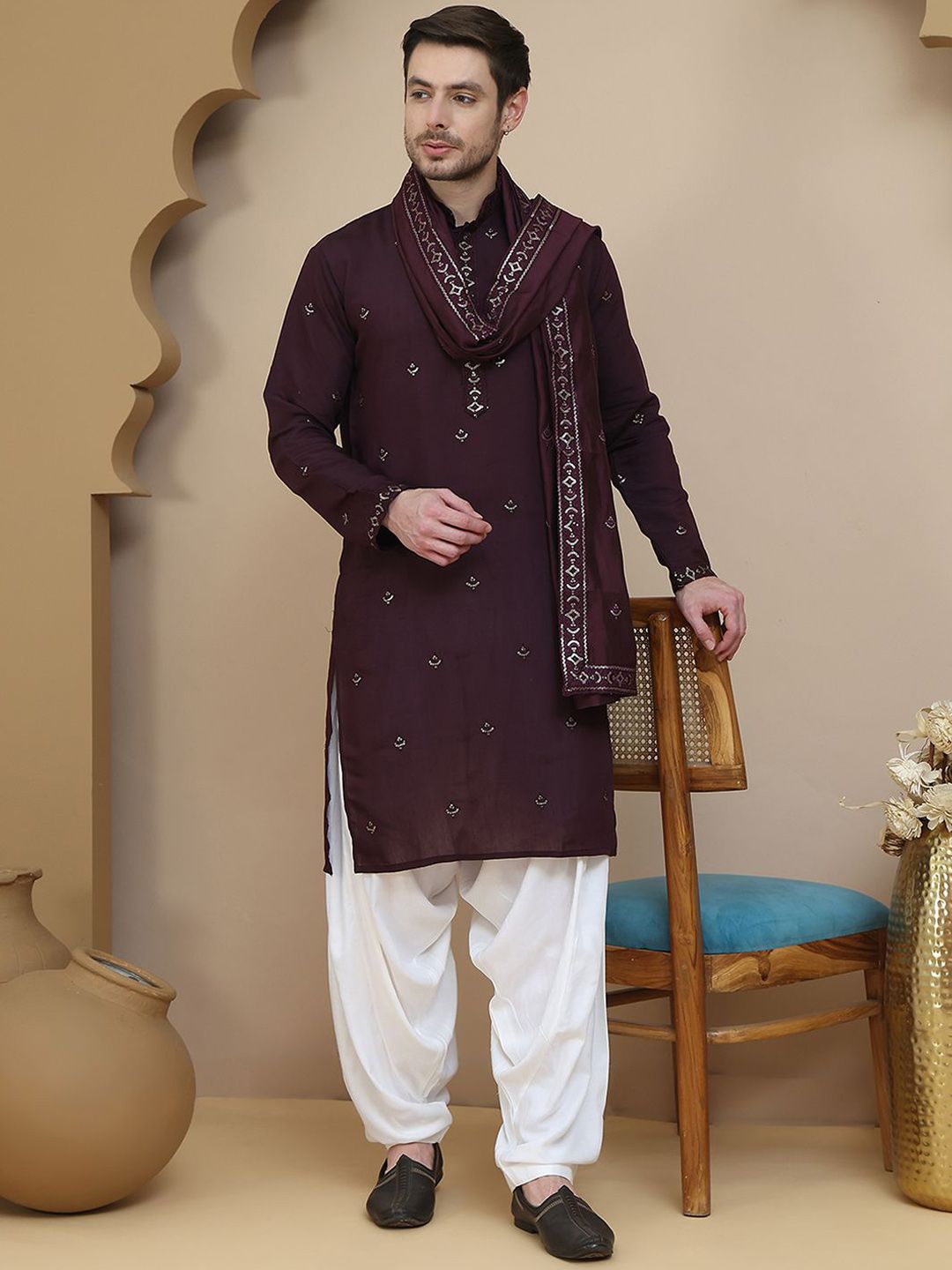 Jompers Men Embroidered Sequinned Kurta Set With Dupatta-picture-24