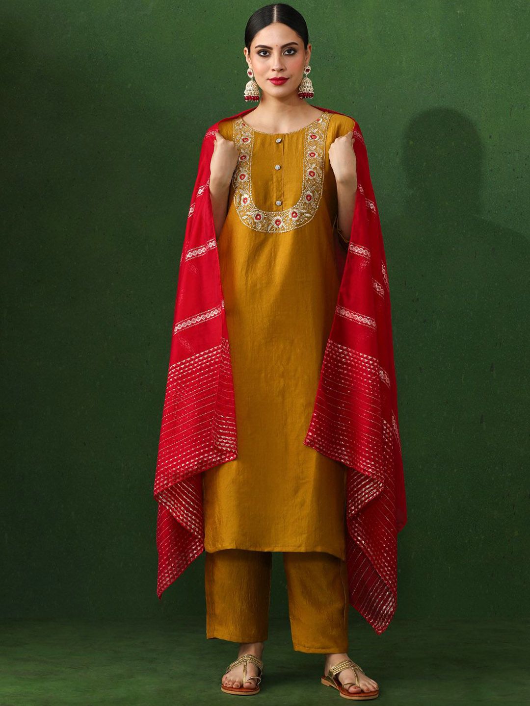 Jaipur Kurti Women Floral Embroidered Regular Thread Work Kurta with Trousers & Dupatta-picture-38