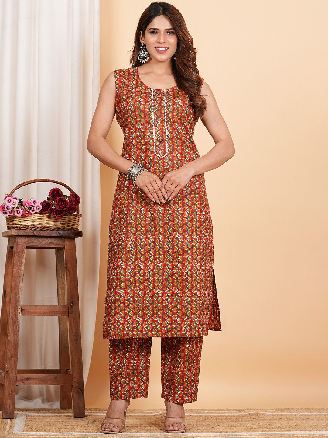 TULSILICIOUS Floral Printed Sleeveless Pure Cotton Kurta With Trousers