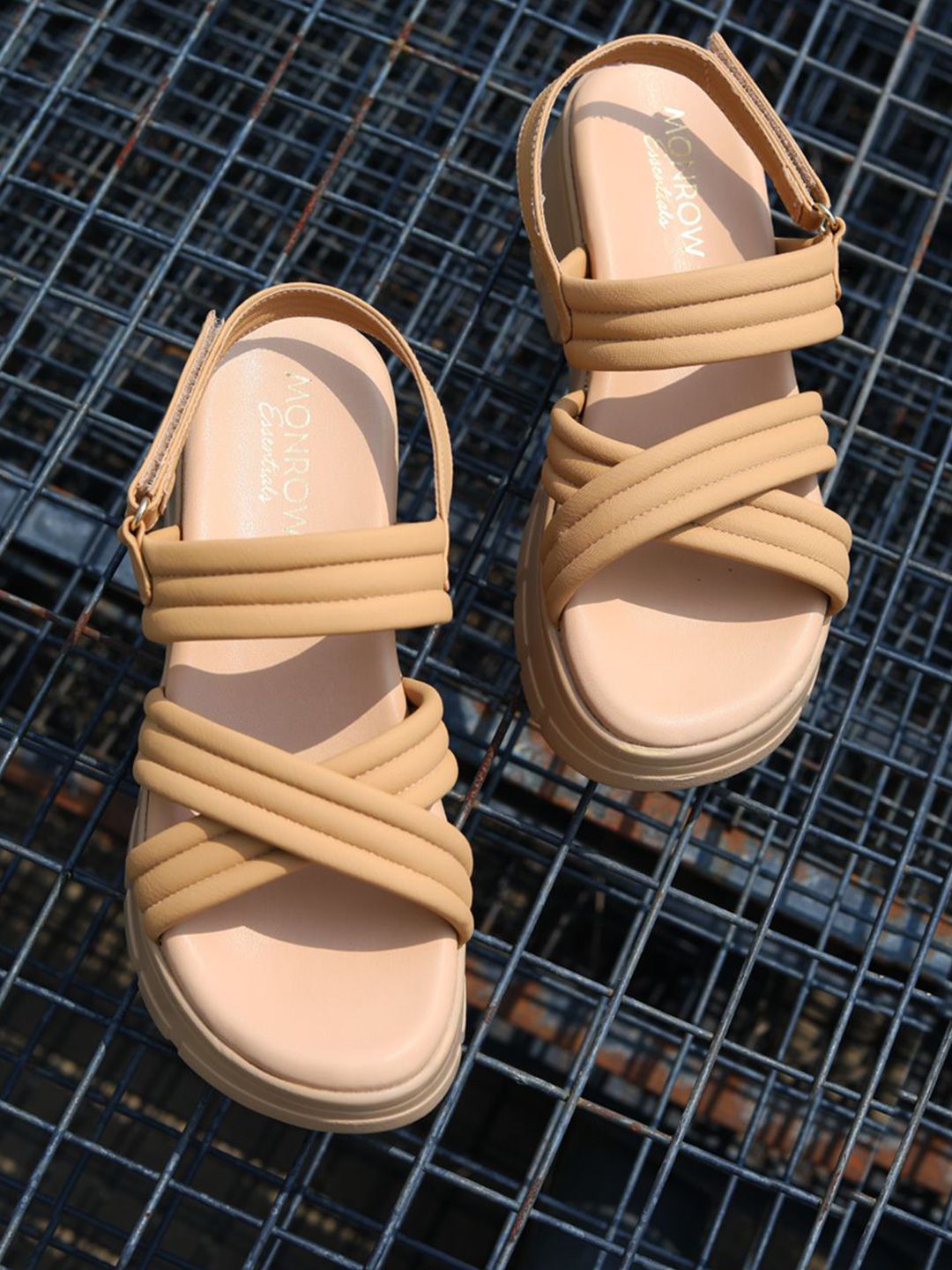 Monrow Flatform Sandals with Buckles-picture-9