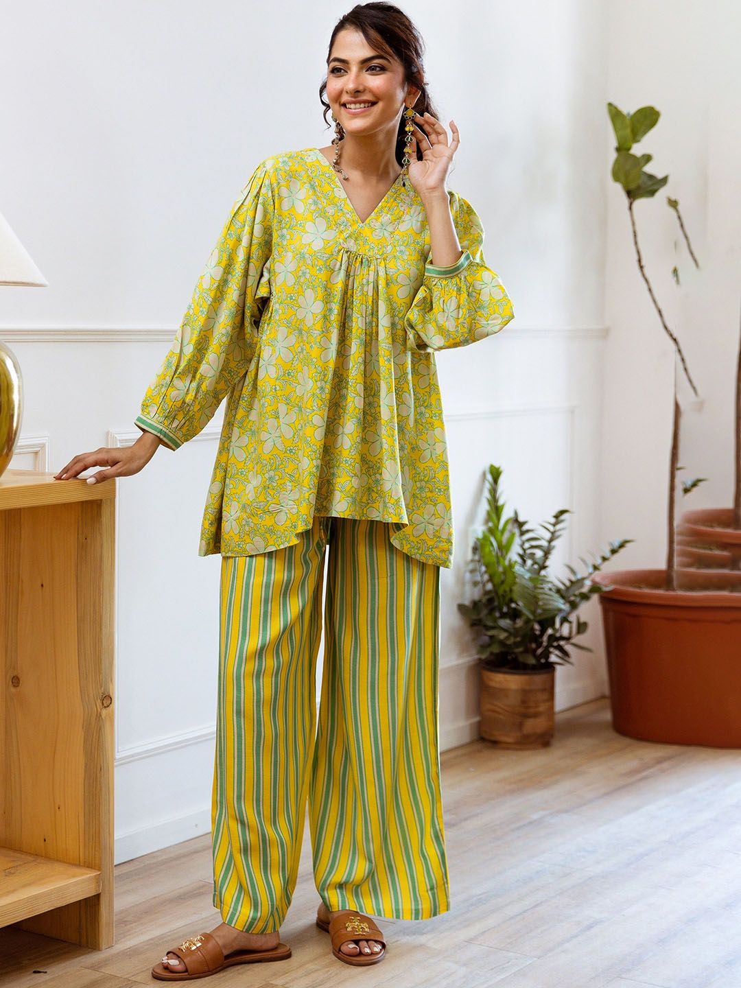 Sangria Floral Printed & Striped V-Neck Tunic & Trousers Co-Ords-image-27