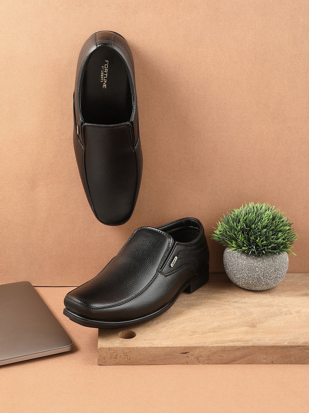 Liberty Men Textured Regular Round Toe Slip-On Shoes-picture-36