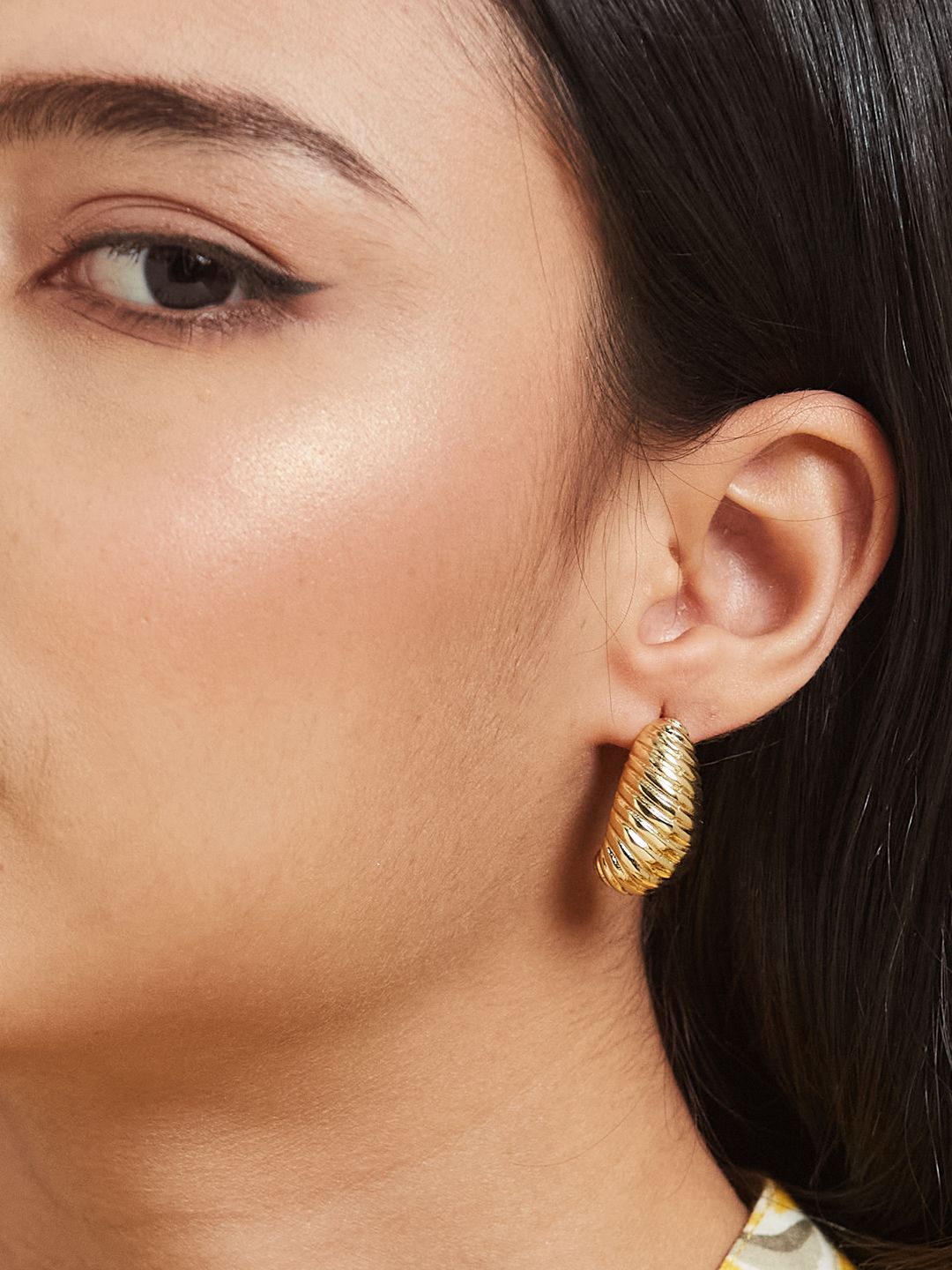 ATIBELLE Set Of 2 Gold-Plated Contemporary Shaped Textured Studs