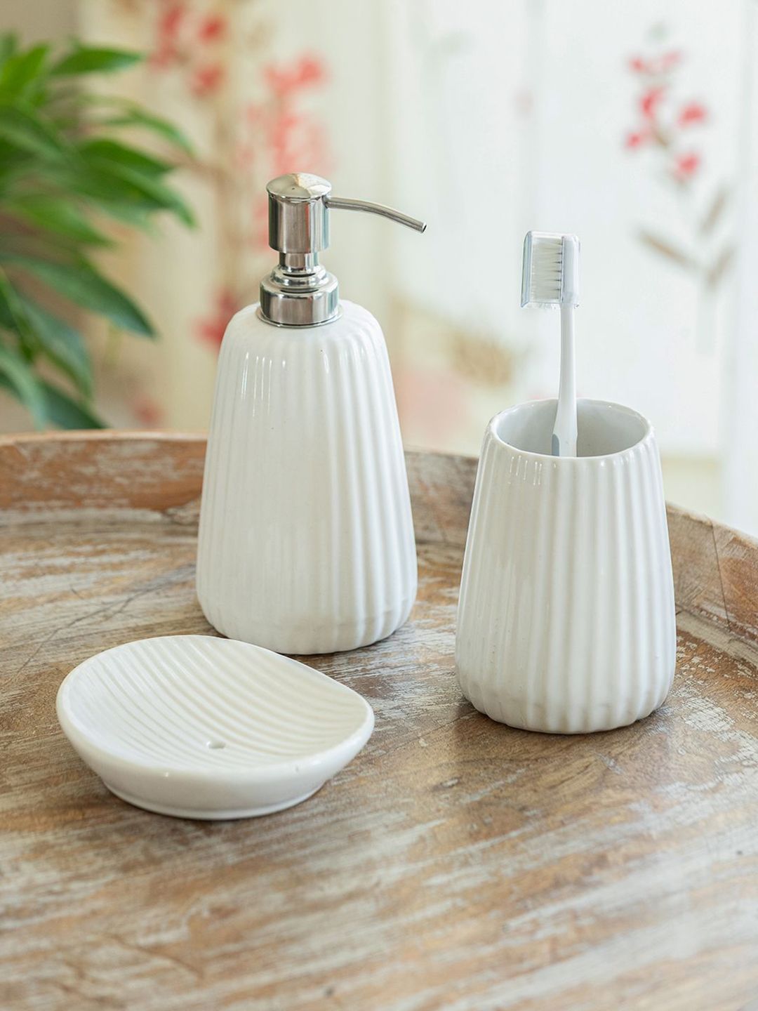 ExclusiveLane Off White 3 Pieces Striped Ceramic Bath Accessories Set