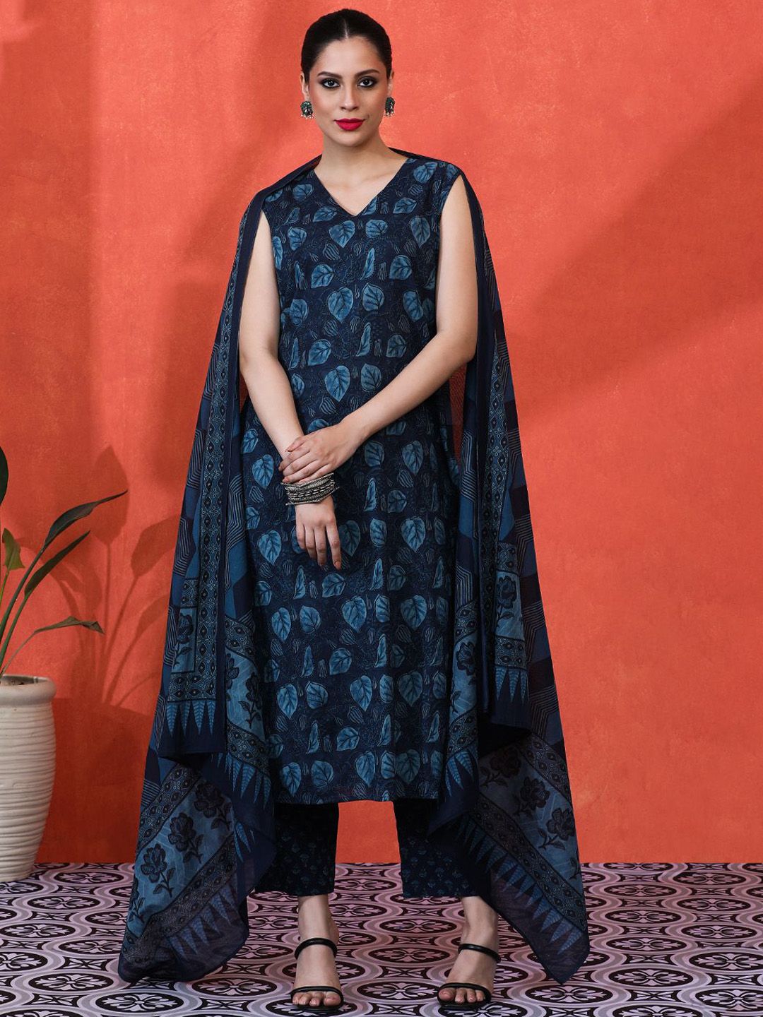 Sangria Floral Printed V-Neck Pure Cotton Straight Kurta And Trousers With Dupatta