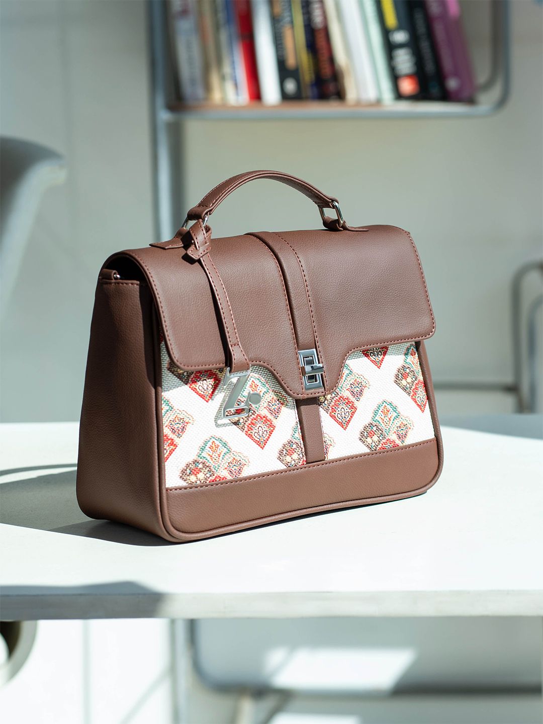 ZOUK Seashell Motif Printed Bucket Satchel-picture-13