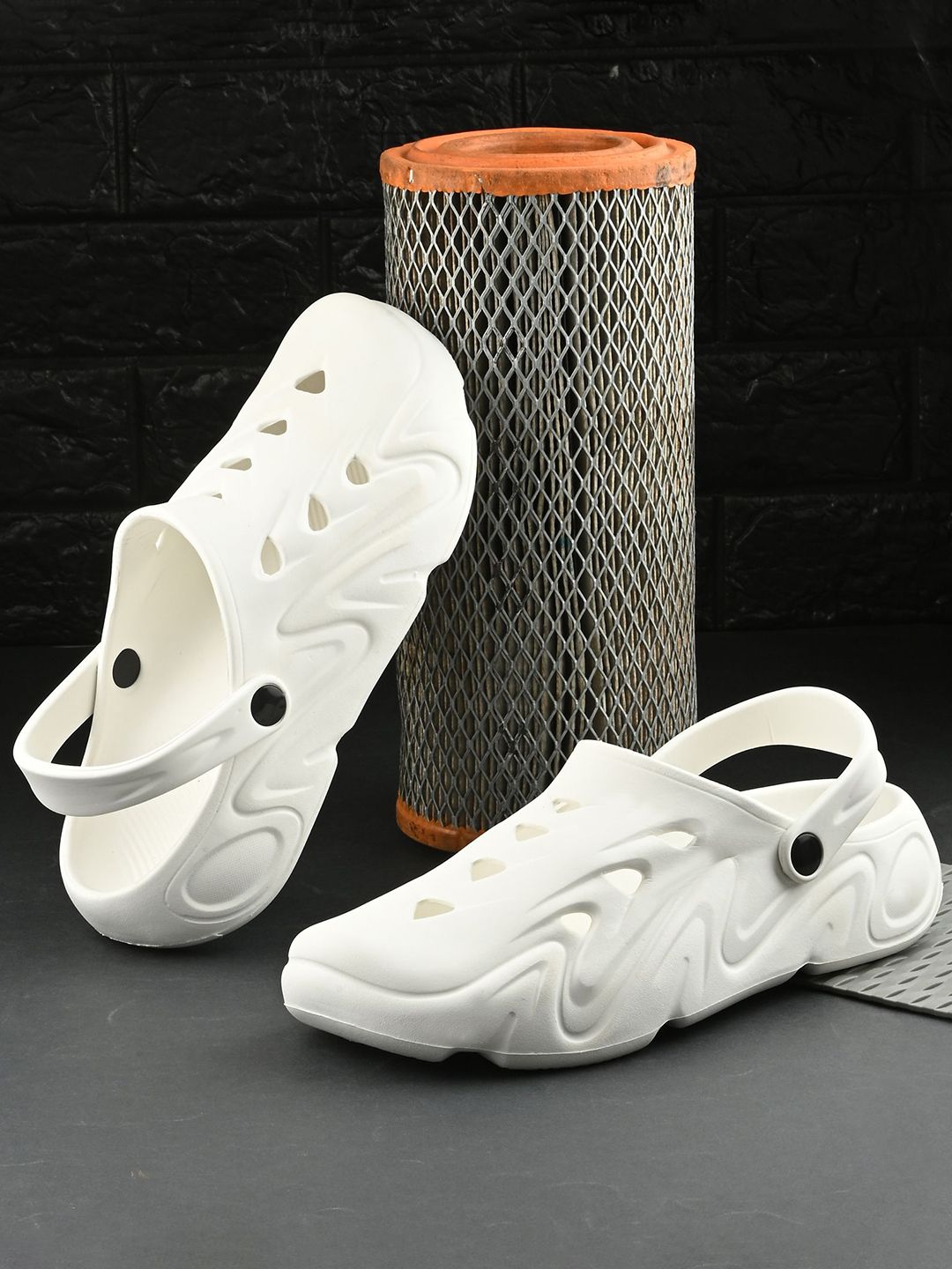 Vellinto Men Self Design Clog-picture-32