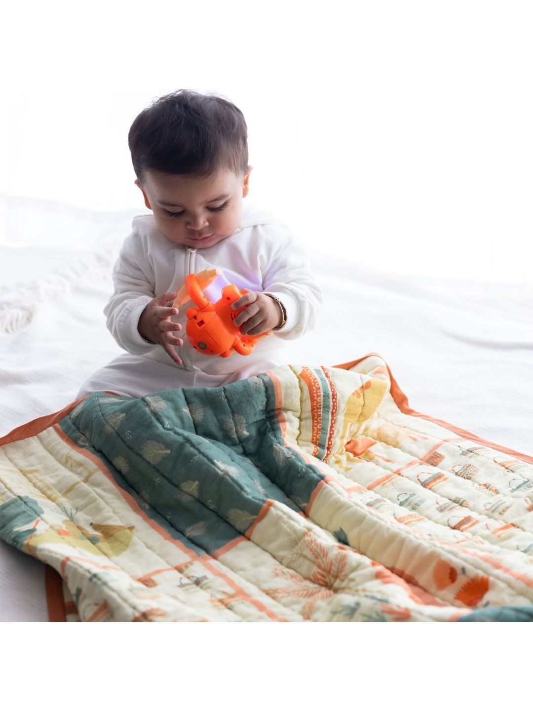 TIDY SLEEP White & Peach-Coloured Cartoon Characters Mild Winter 210 GSM Single Bed Blanket