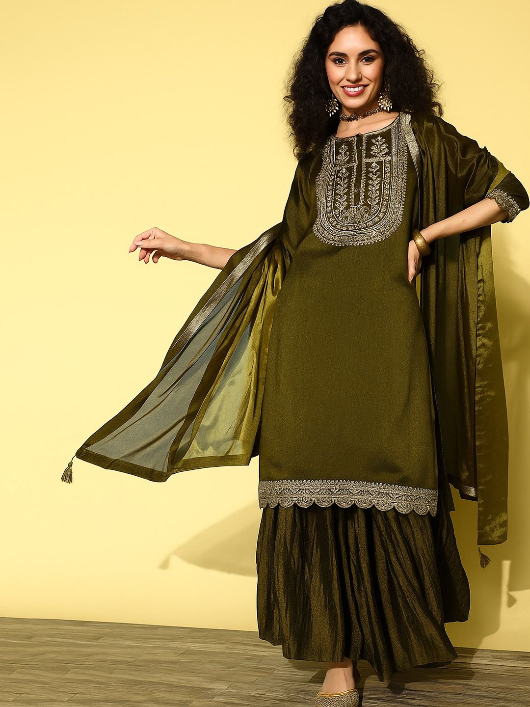 DIVASTRI Women Floral Embroidered Kurta with Sharara & Dupatta