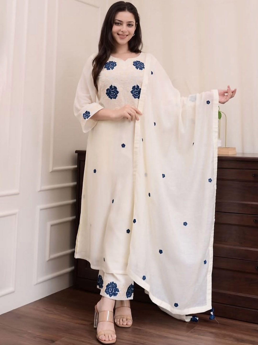 DIVASTRI Floral Embroidered Round Neck Regular Straight Knee Length Kurta Sets