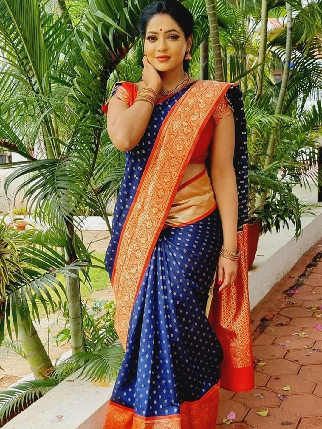 VILLE FASHION Ethnic Motif Woven Design Zari Banarasi Saree-picture-31