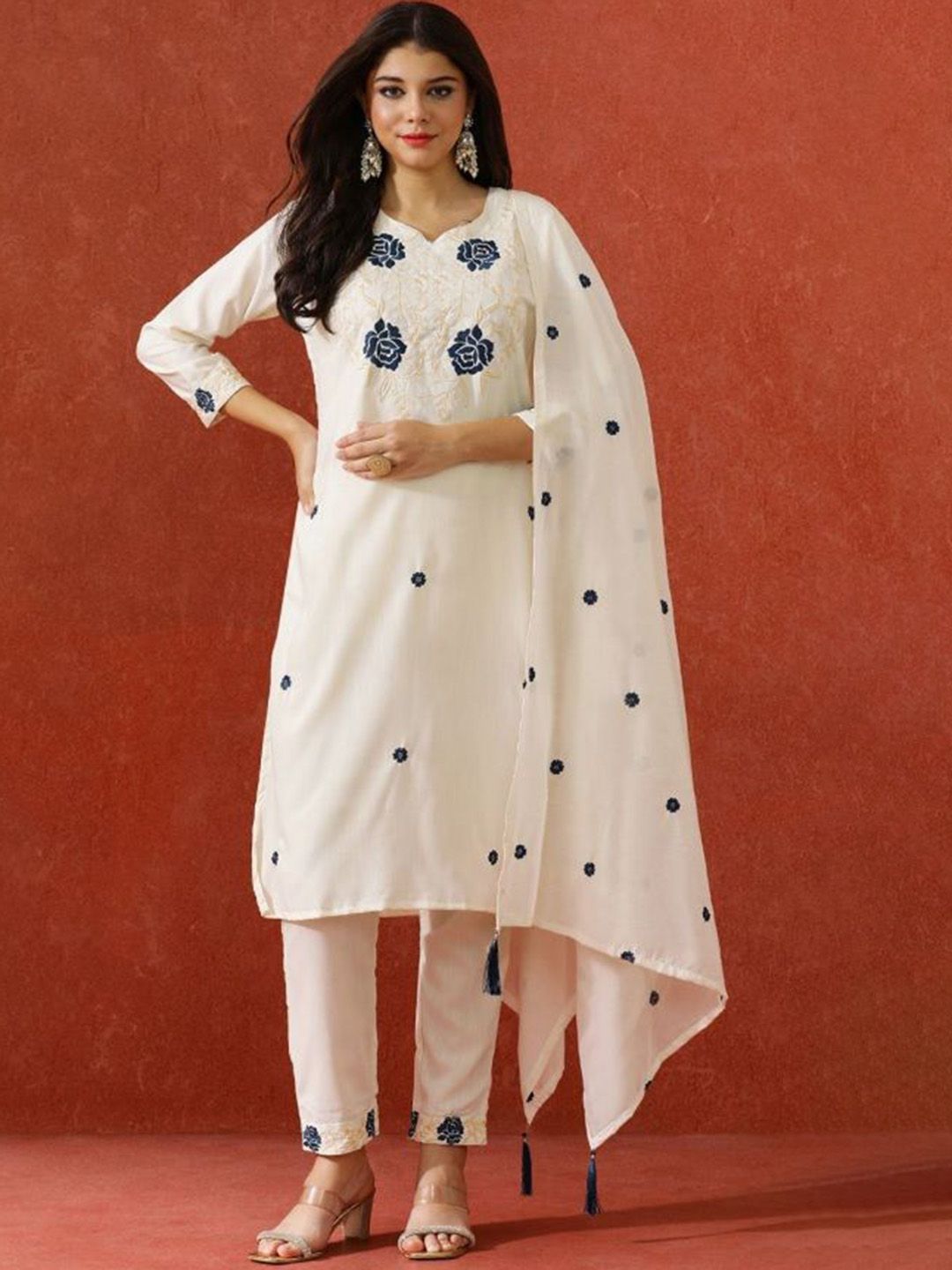 DIVASTRI  Women Floral Embroidered White Straight Kurta Pant With Dupatta