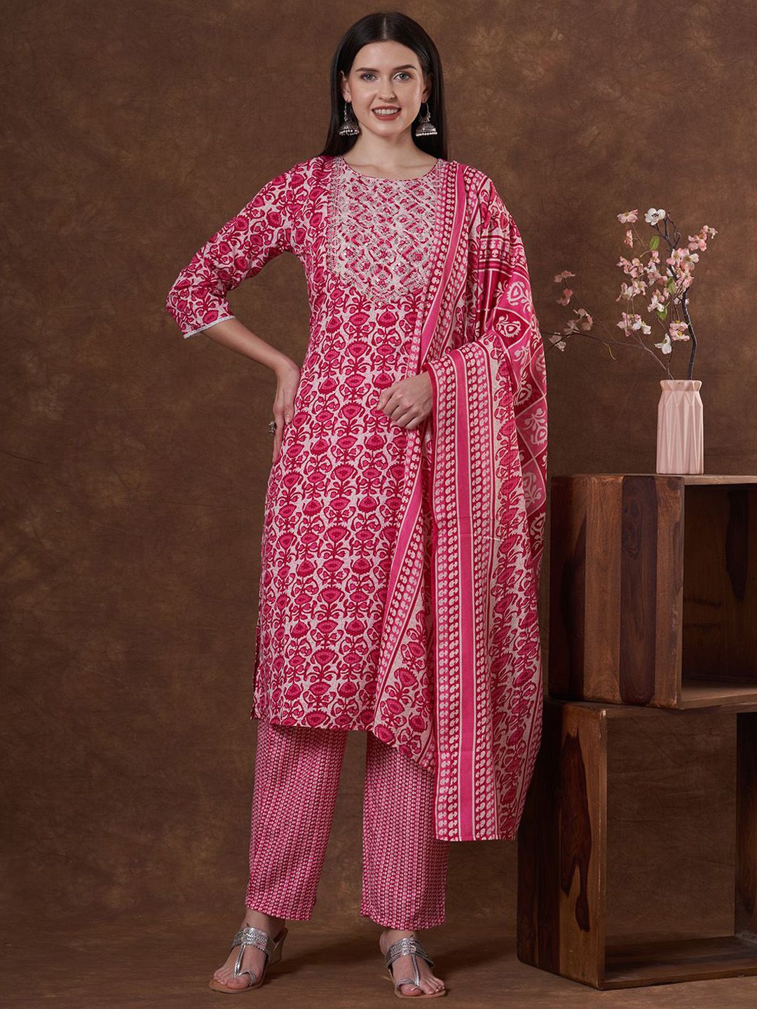 FASHOR Floral Printed Round Neck Zari Straight Kurta & Trousers With Dupatta
