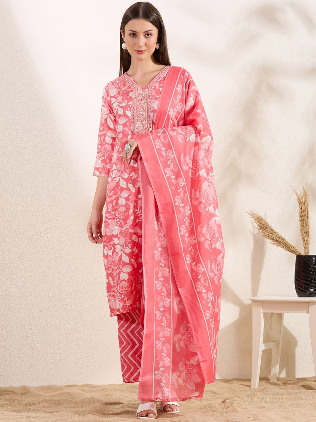 FASHOR Women Floral Printed Sequined Regular Kurta With Trousers Sets