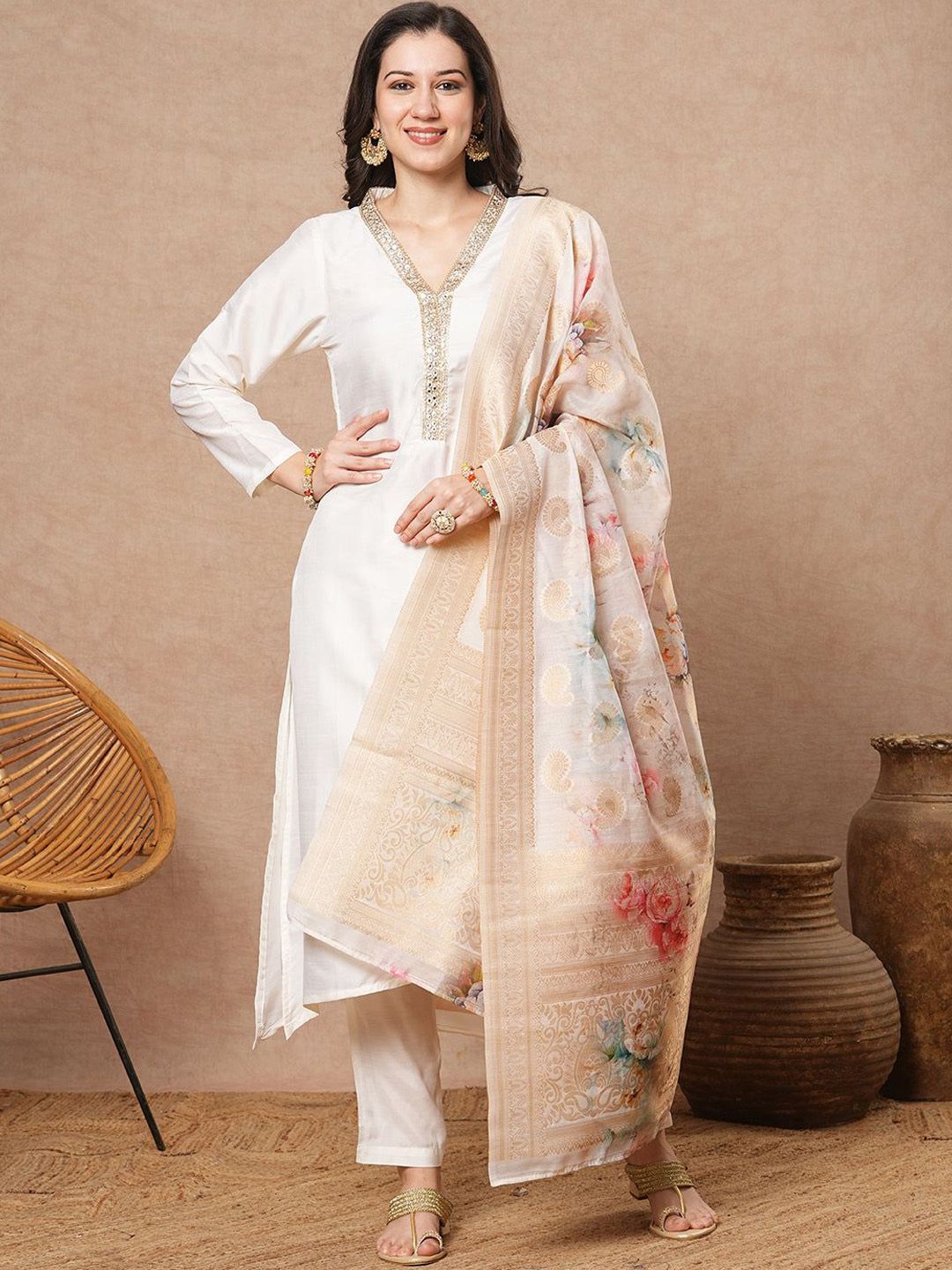 DMUNESH FASHION Women Paisley Printed Kurta with Churidar & Dupatta