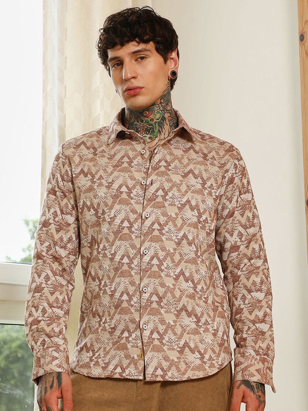 Campus Sutra Men Comfort Fit Textured Spread Collar Casual Shirt-picture-26