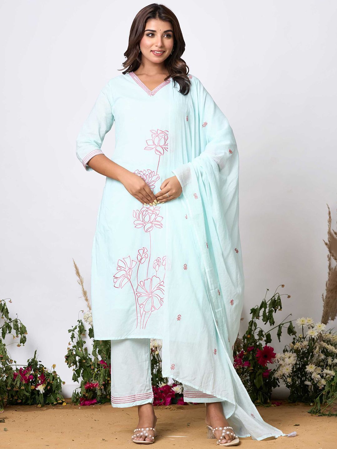 GHUMMAN SONAKSHI Floral Embroidered Thread Work Pure Cotton Kurta & Trousers With Dupatta