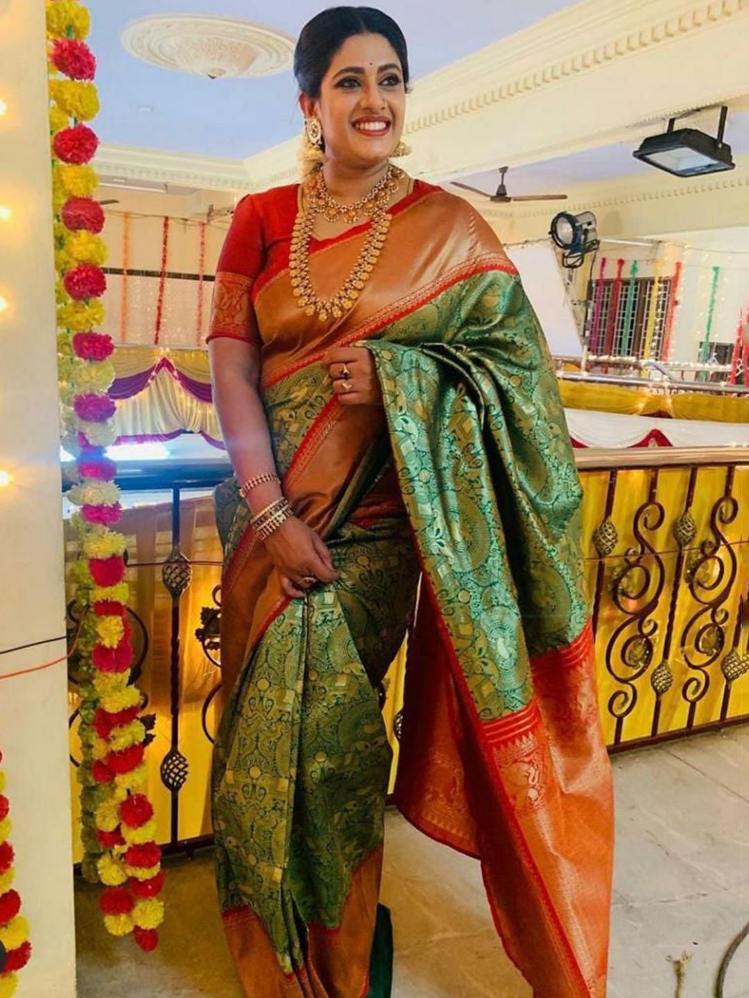 VILLE FASHION Ethnic Motifs Woven Design Zari Banarasi Saree-picture-17