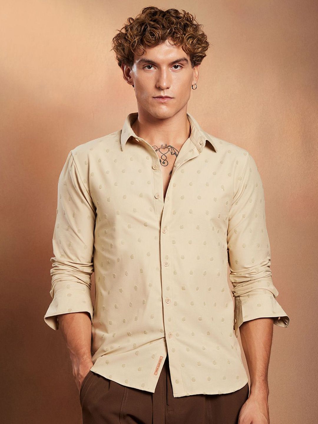 Campus Sutra Men Comfort Fit Textured Spread Collar Cotton Casual Shirt-picture-32