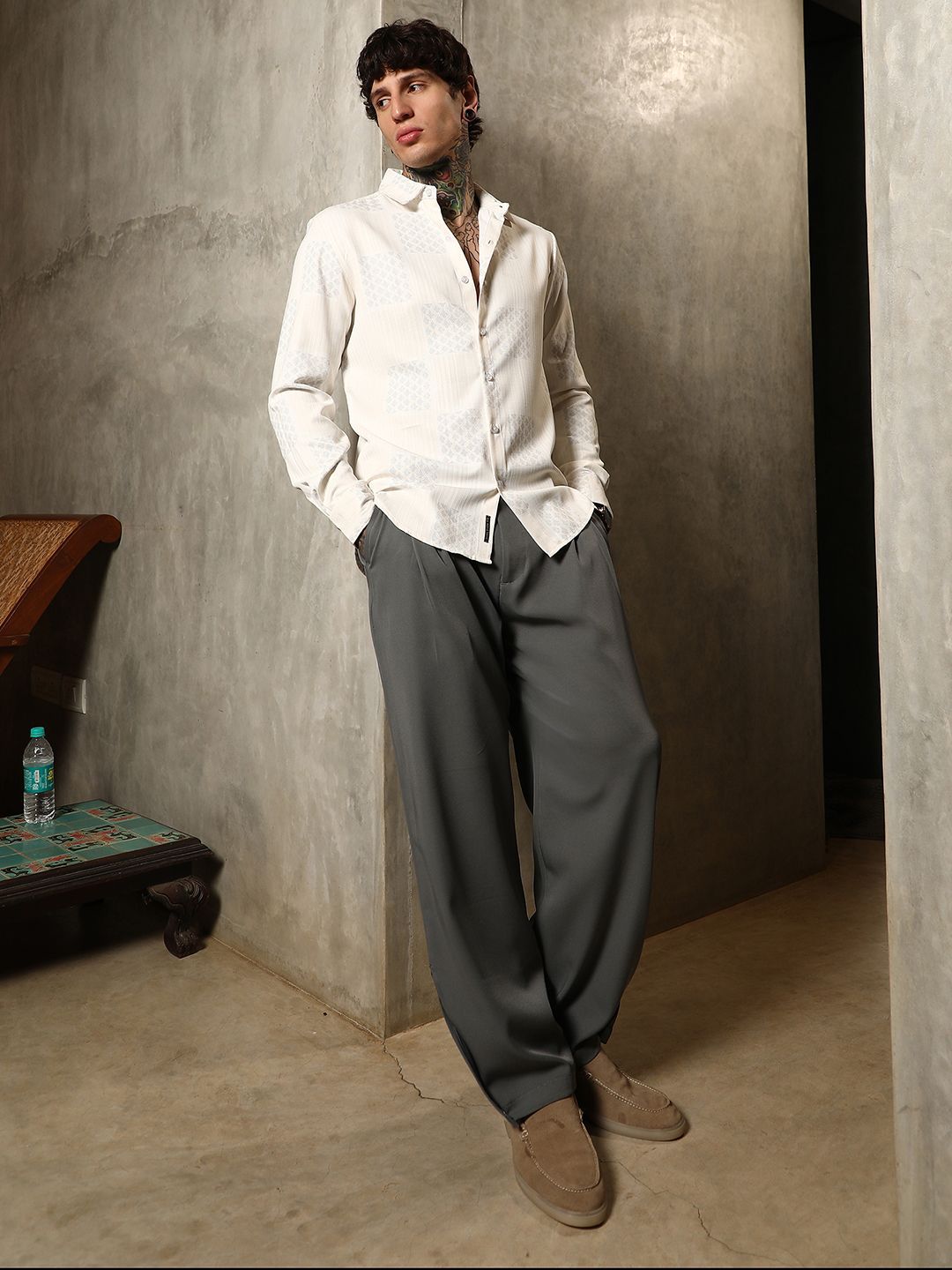 Campus Sutra Men Comfort Fit Textured Spread Collar Cotton Casual Shirt-picture-31