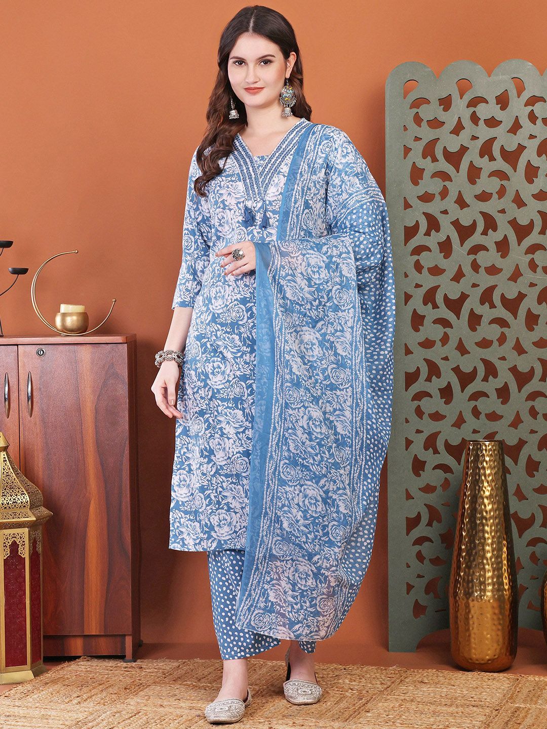 SINGNI Women Floral Printed Cotton Kurta with Trousers & Dupatta