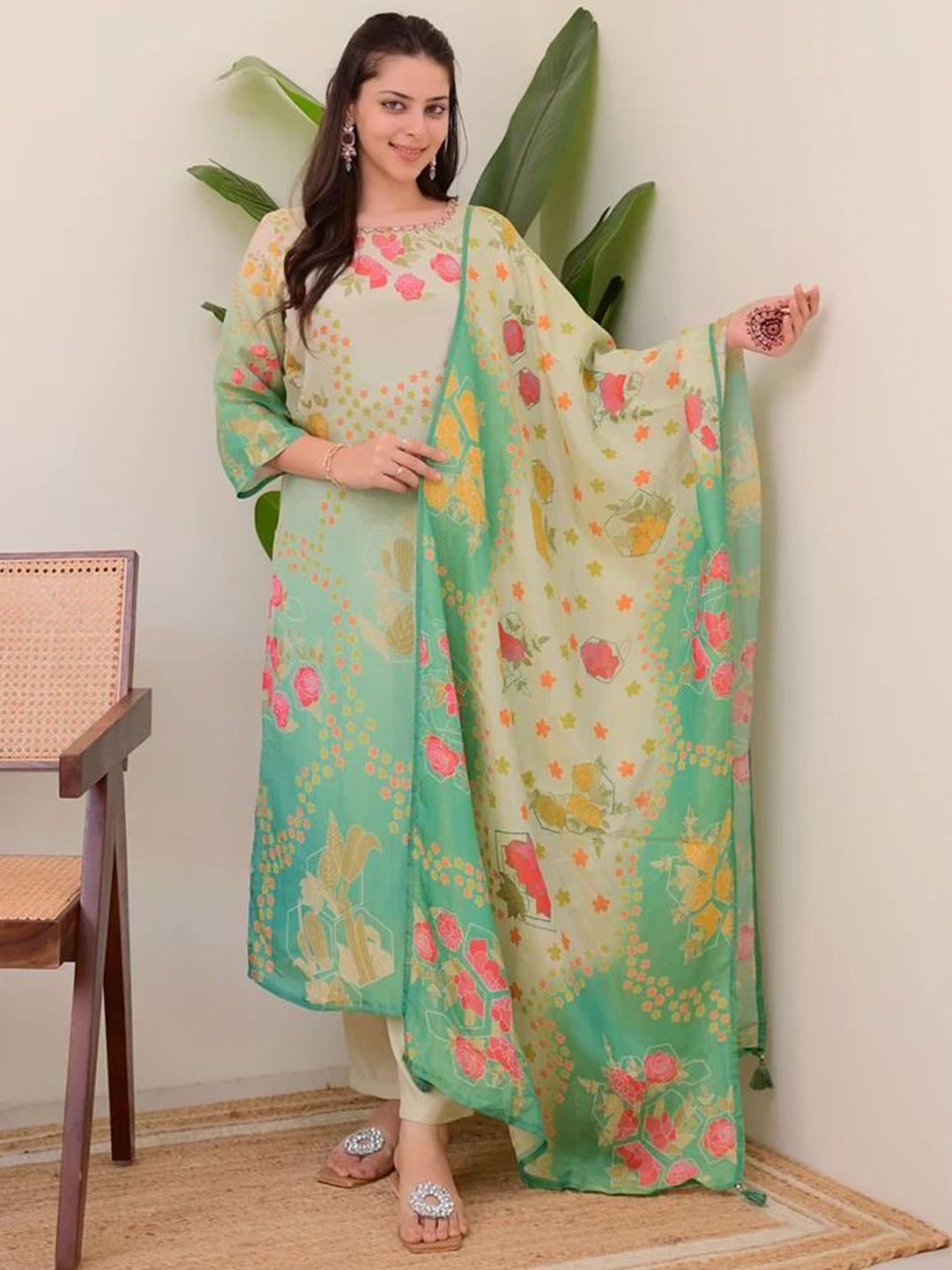 ZAIERRA Women Floral Printed Sequinned Kurta with Trousers & Dupatta
