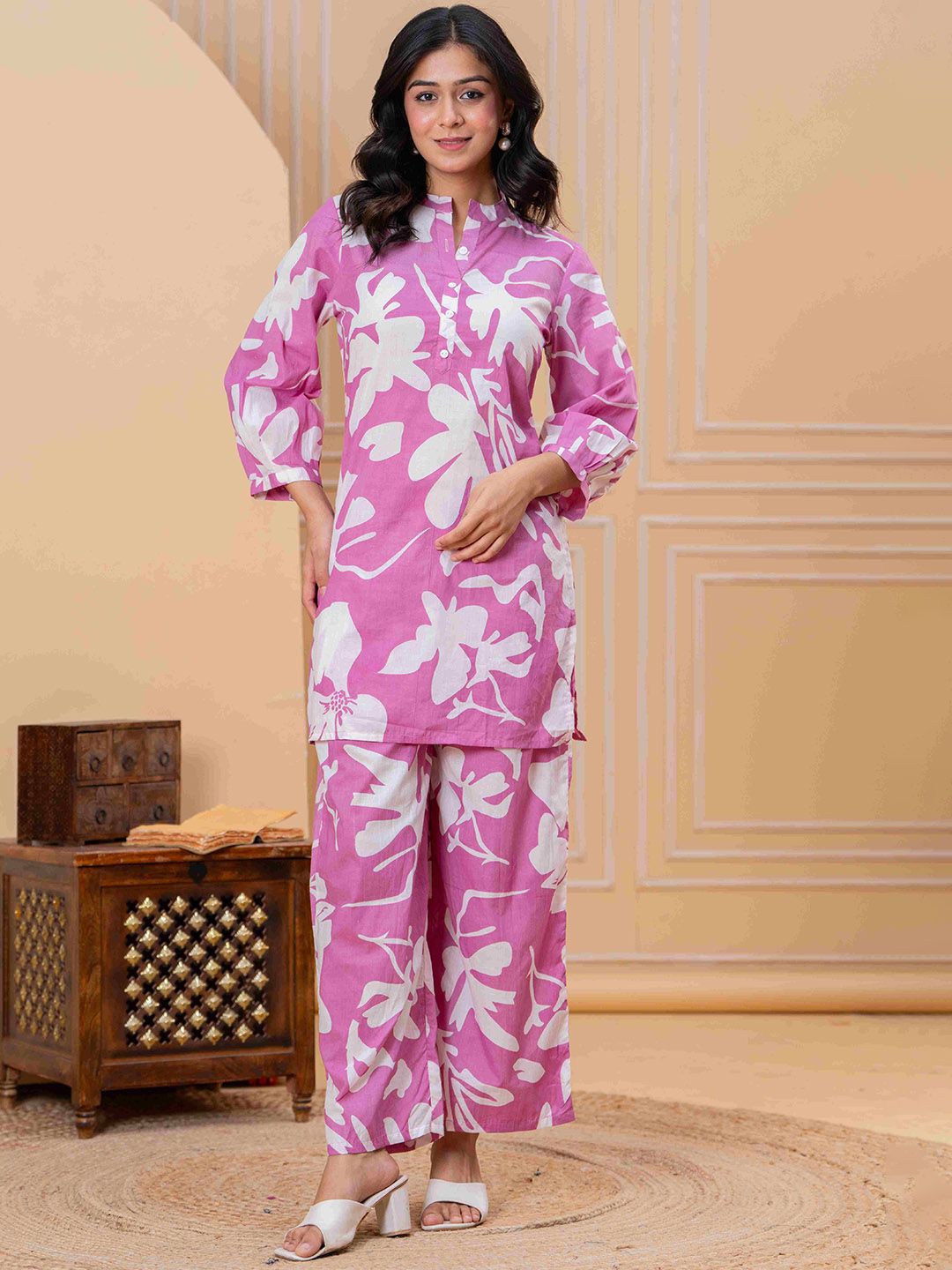 Bunkari Floral Printed Mandarin Collar Straight Kurta With Harem Pants