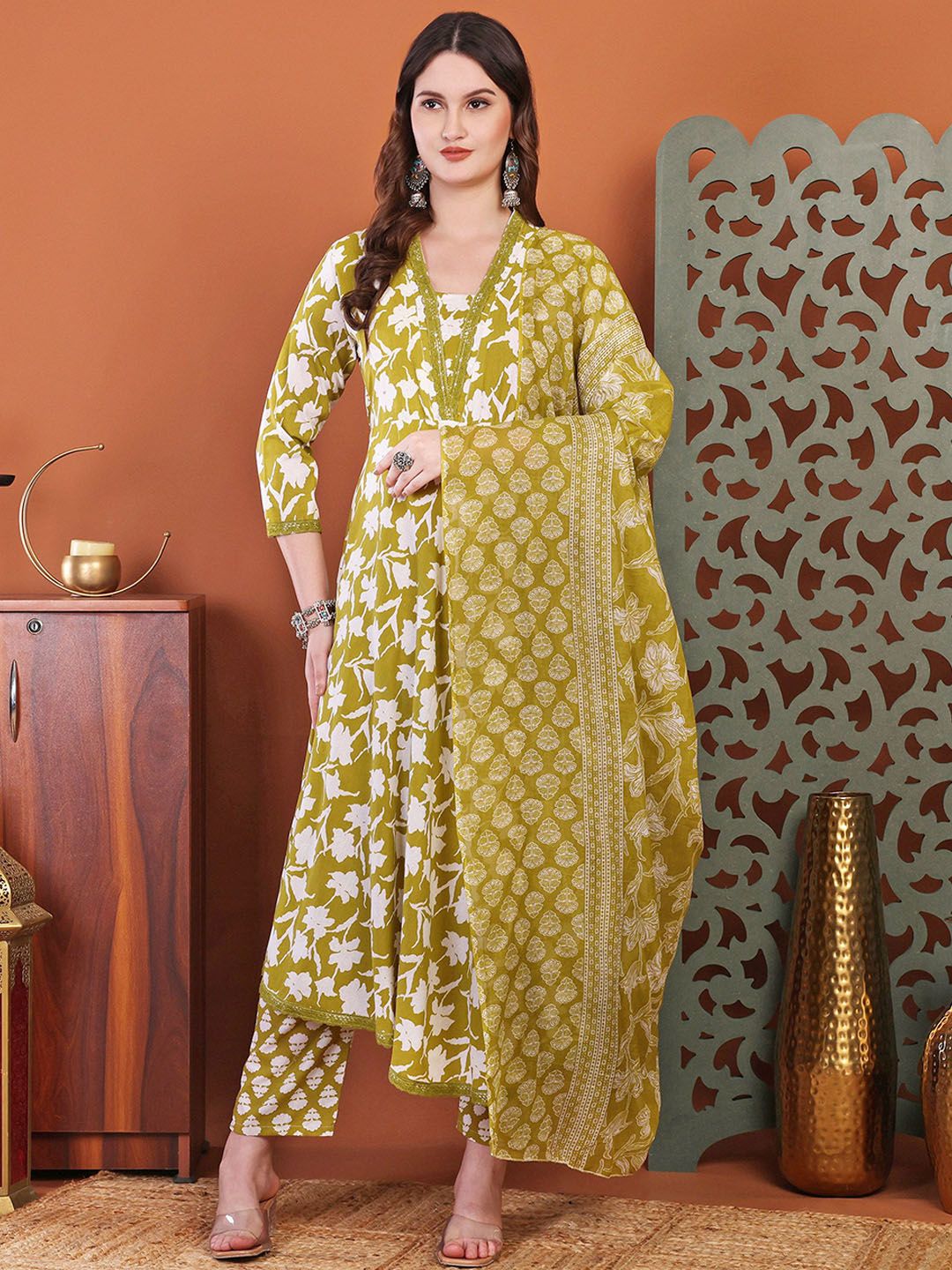 SINGNI Women Floral Printed Cotton Anarkali Kurta with Trousers & Dupatta