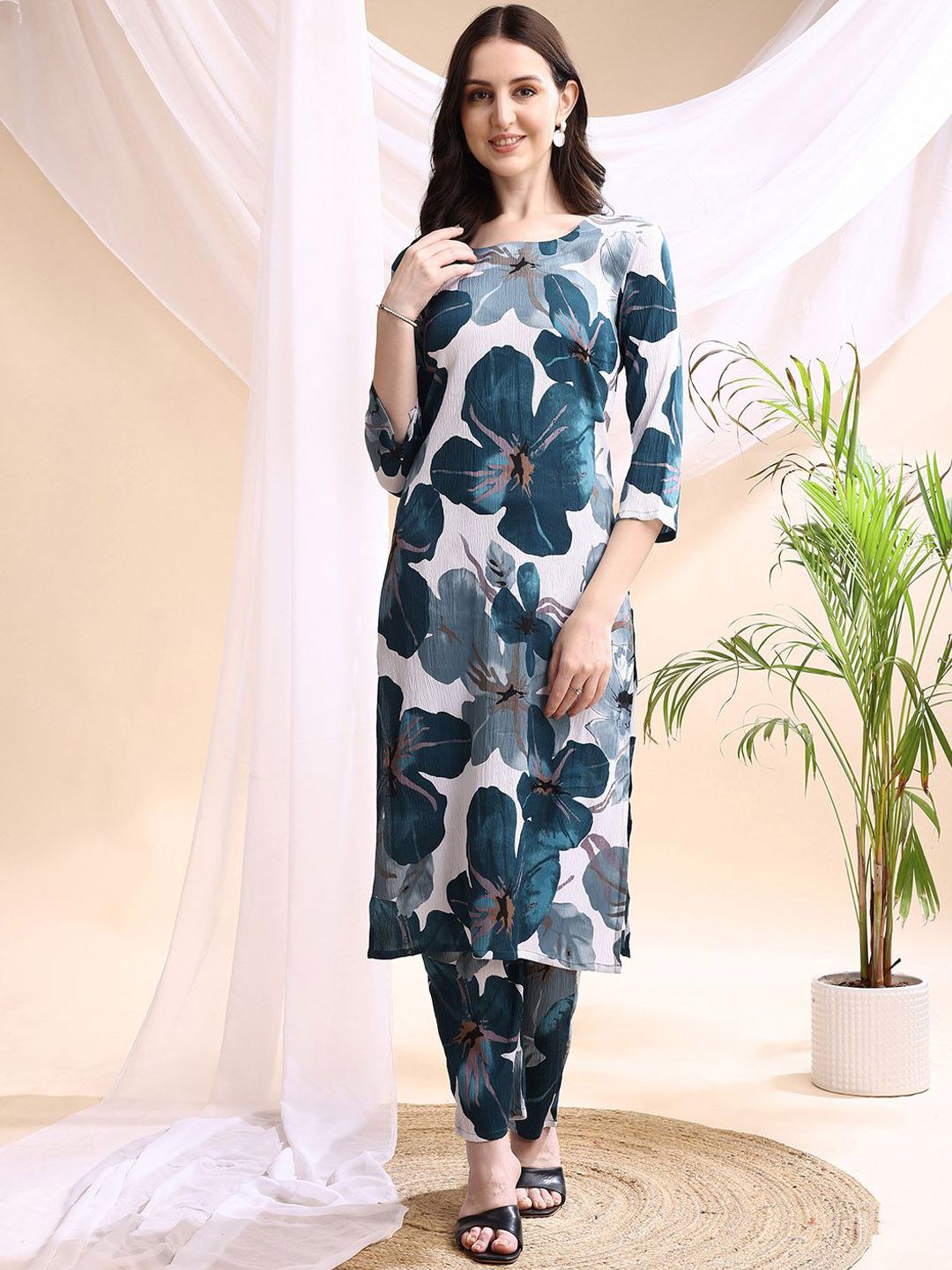KS KAMYA SAREES Women Floral Printed Kurta with Trousers