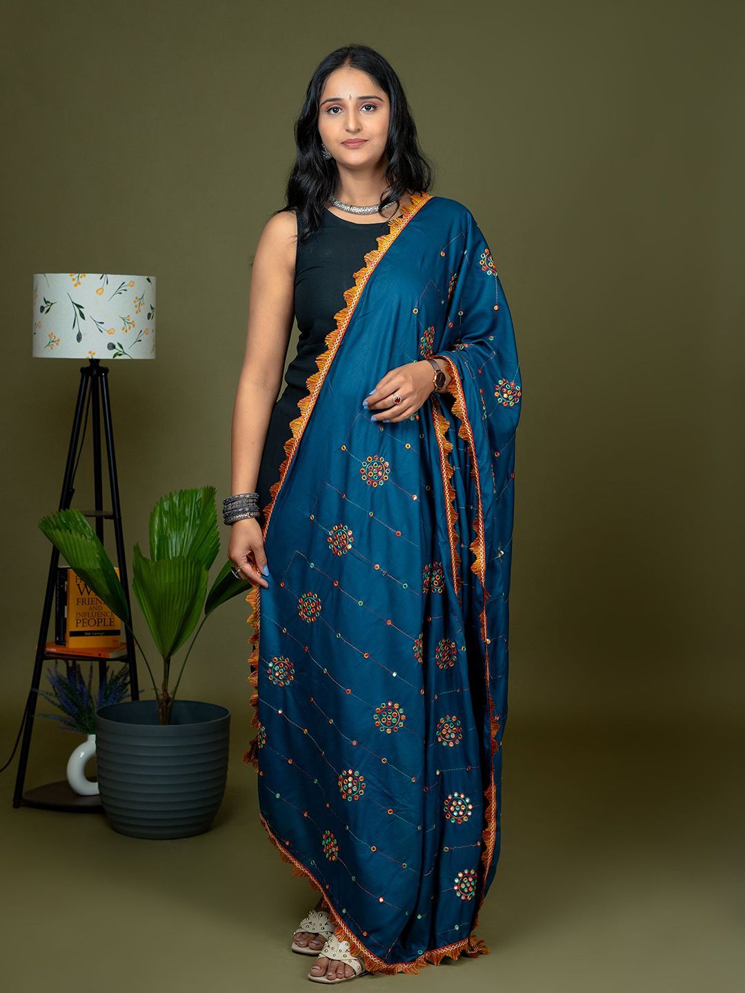 HELLA FASHIONS Geometric Embroidered Dupatta With Mirror Work-picture-20