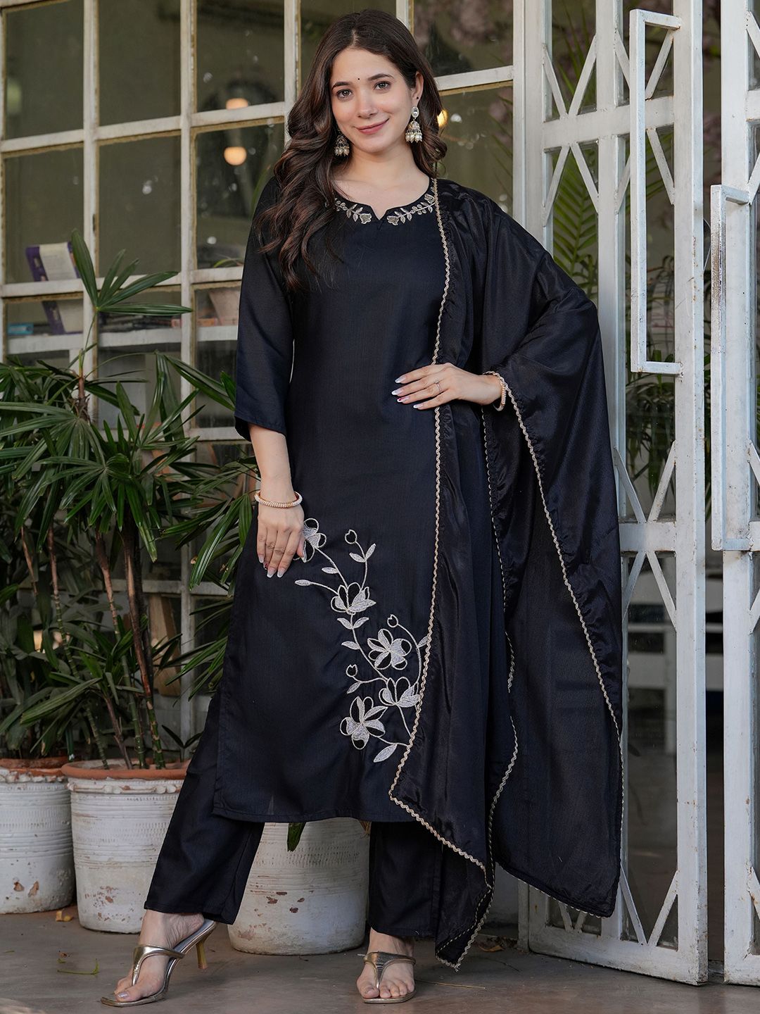 Brand Hill Embroidered Notch Neck Thread Work Straight Kurta With Trousers & Dupatta