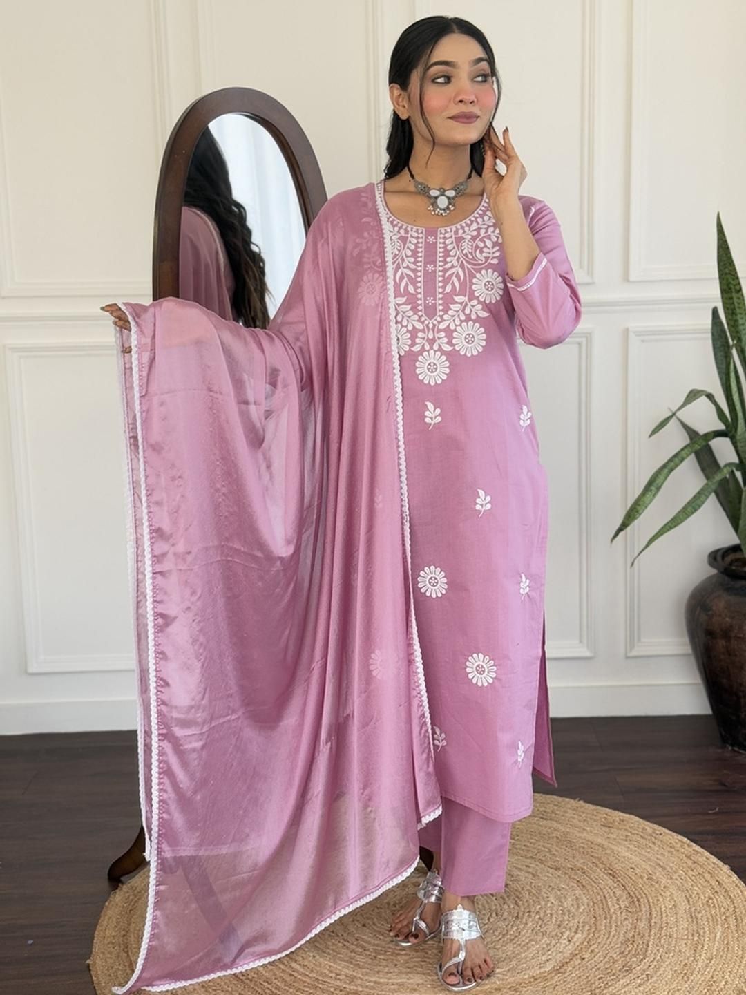 ATOXIC Women Printed Regular Kurti With Trousers & Organza Dupatta