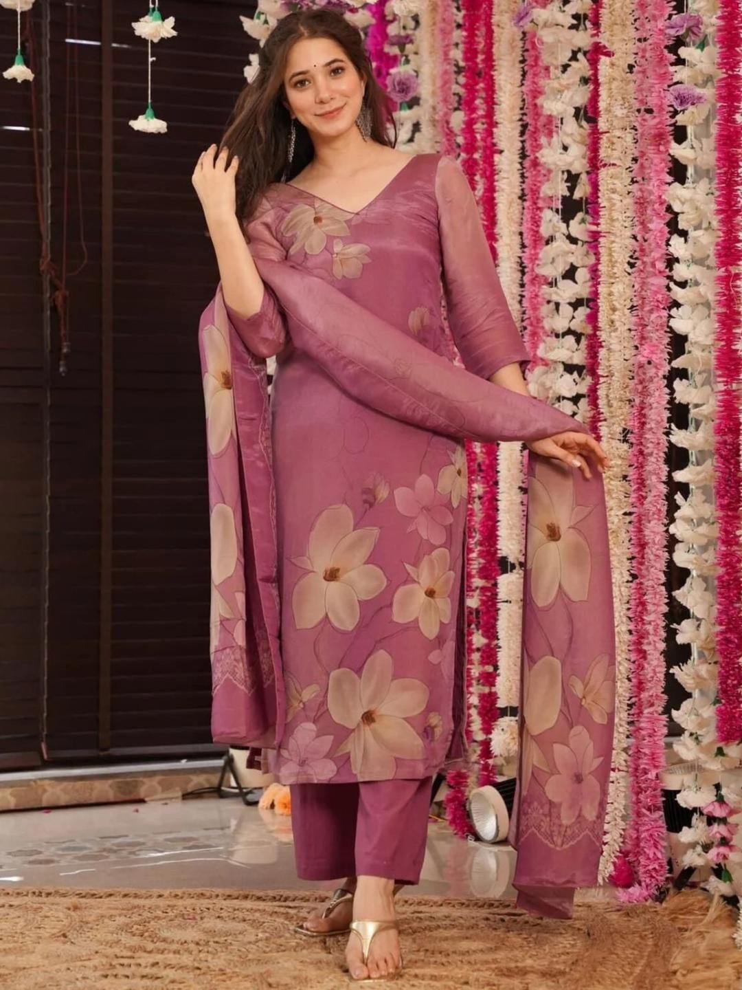 KALINI Women Printed Regular Kurta & Trousers With Dupatta