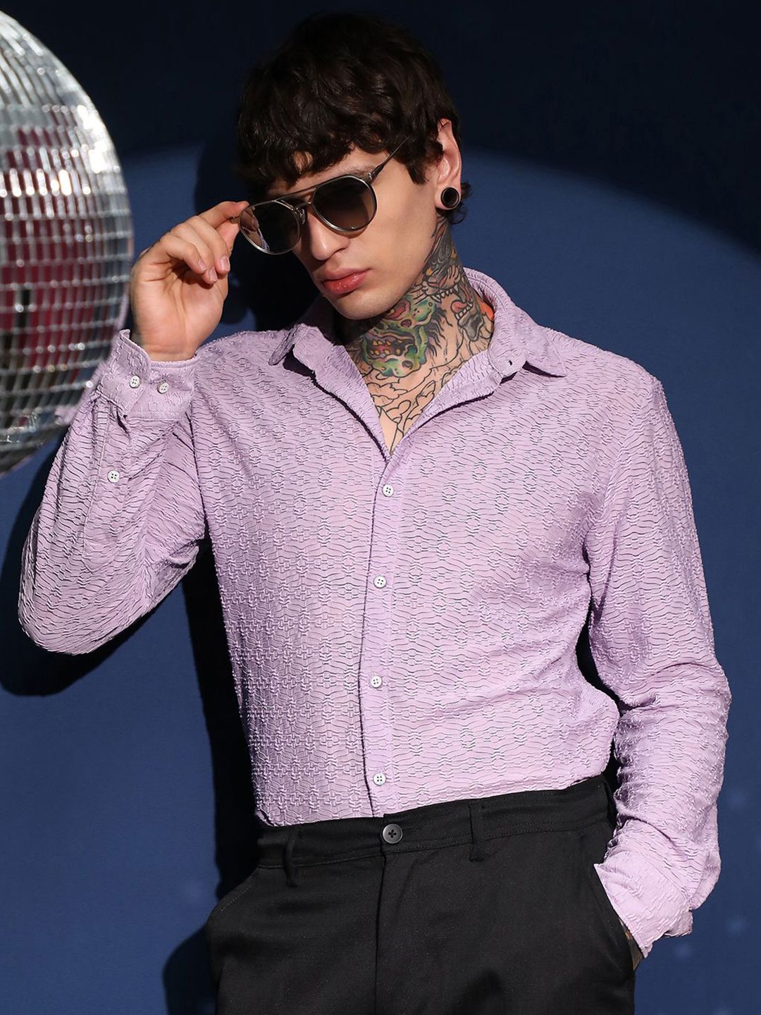 Campus Sutra Men Comfort Fit Textured Spread Collar Casual Shirt-picture-27