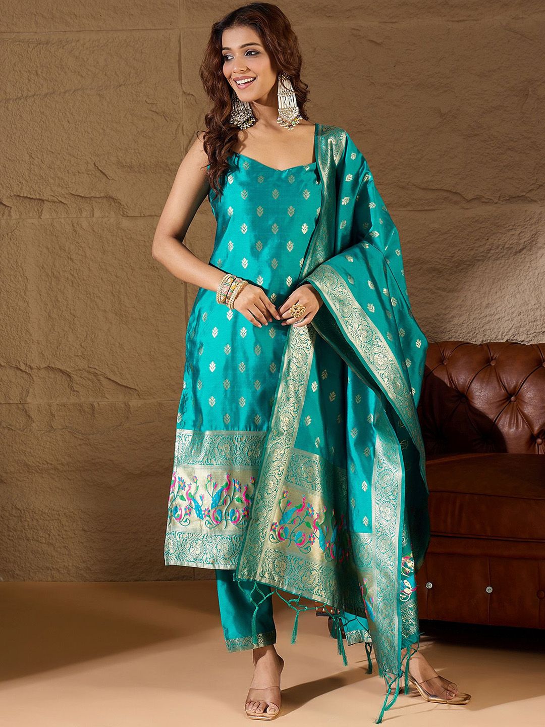 VredeVogel Ethnic Motifs Woven Design Sleeveless Zari Kurta With Trousers & Dupatta