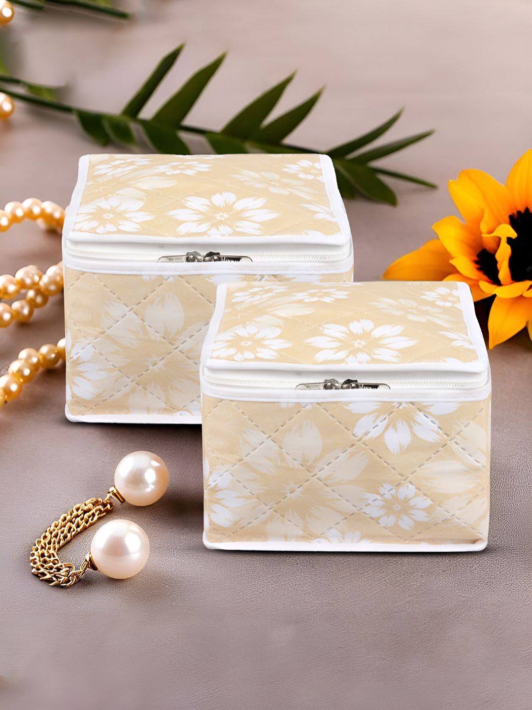 Aura Gold Toned & White 2 Pieces Printed Square Makeup Storage Bag Organisers-picture-31