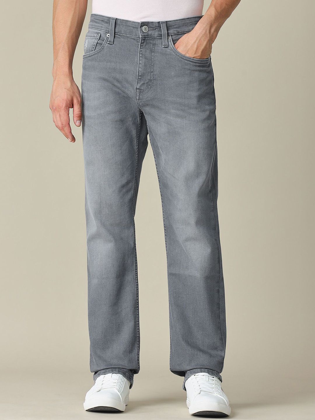 U.S. Polo Assn. Denim Co. U.S. Polo Assn. Denim Co. Men Straight Fit Mid-Rise Light Fade Stretchable Jeans