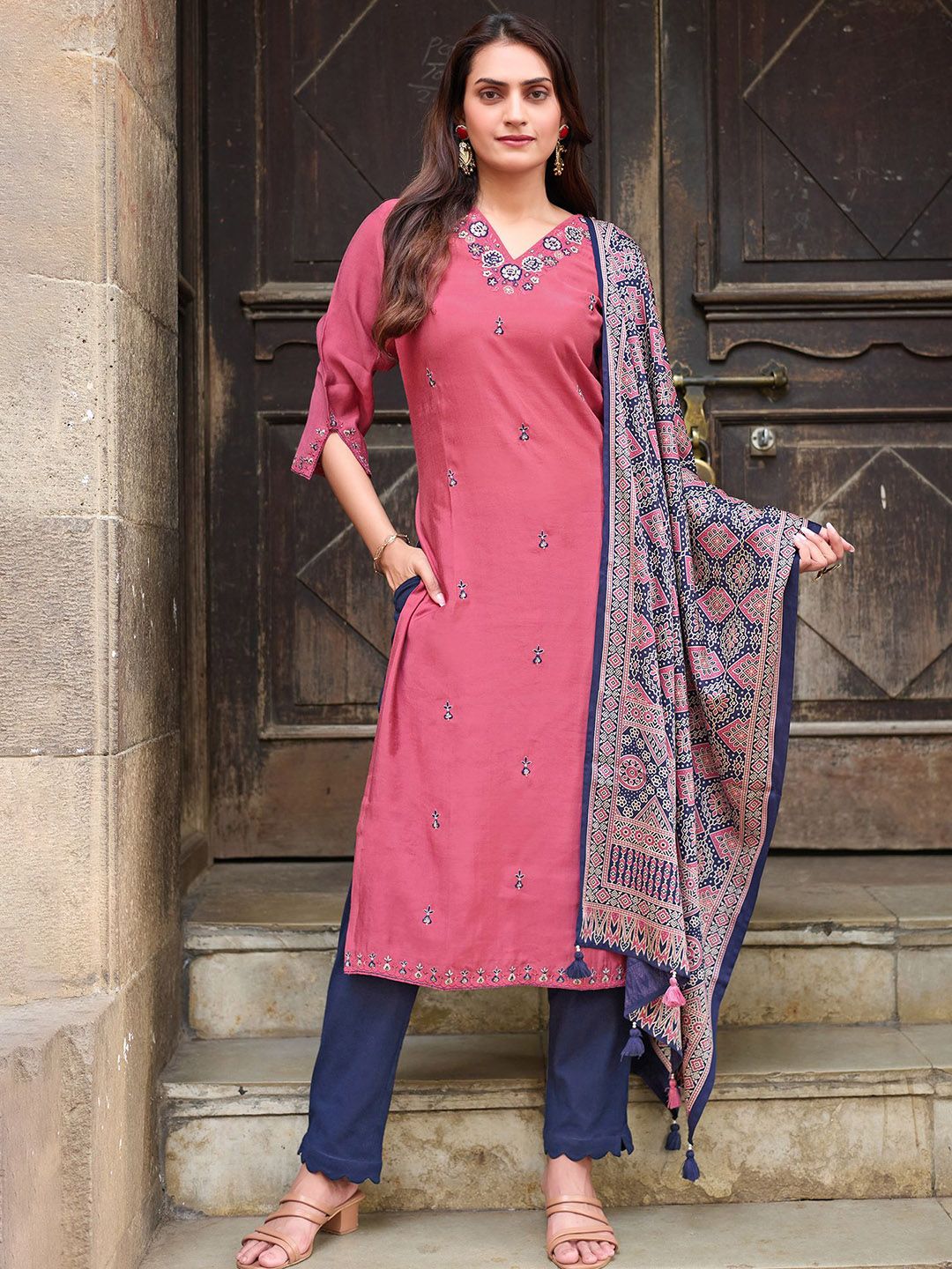 MITTOO Floral Embroidered V-Neck Thread Work Straight Kurta With Trousers & Dupatta