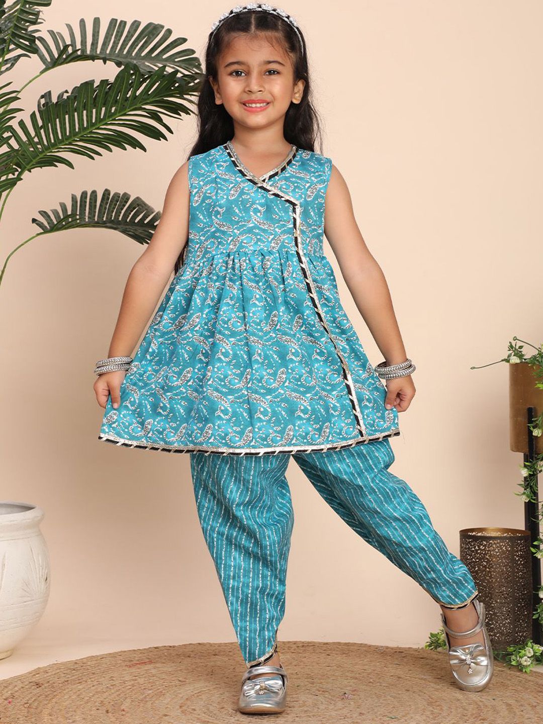 Cutiekins Girls Paisley Printed Gotta Patti Kurta With Dhoti Pants-picture-38