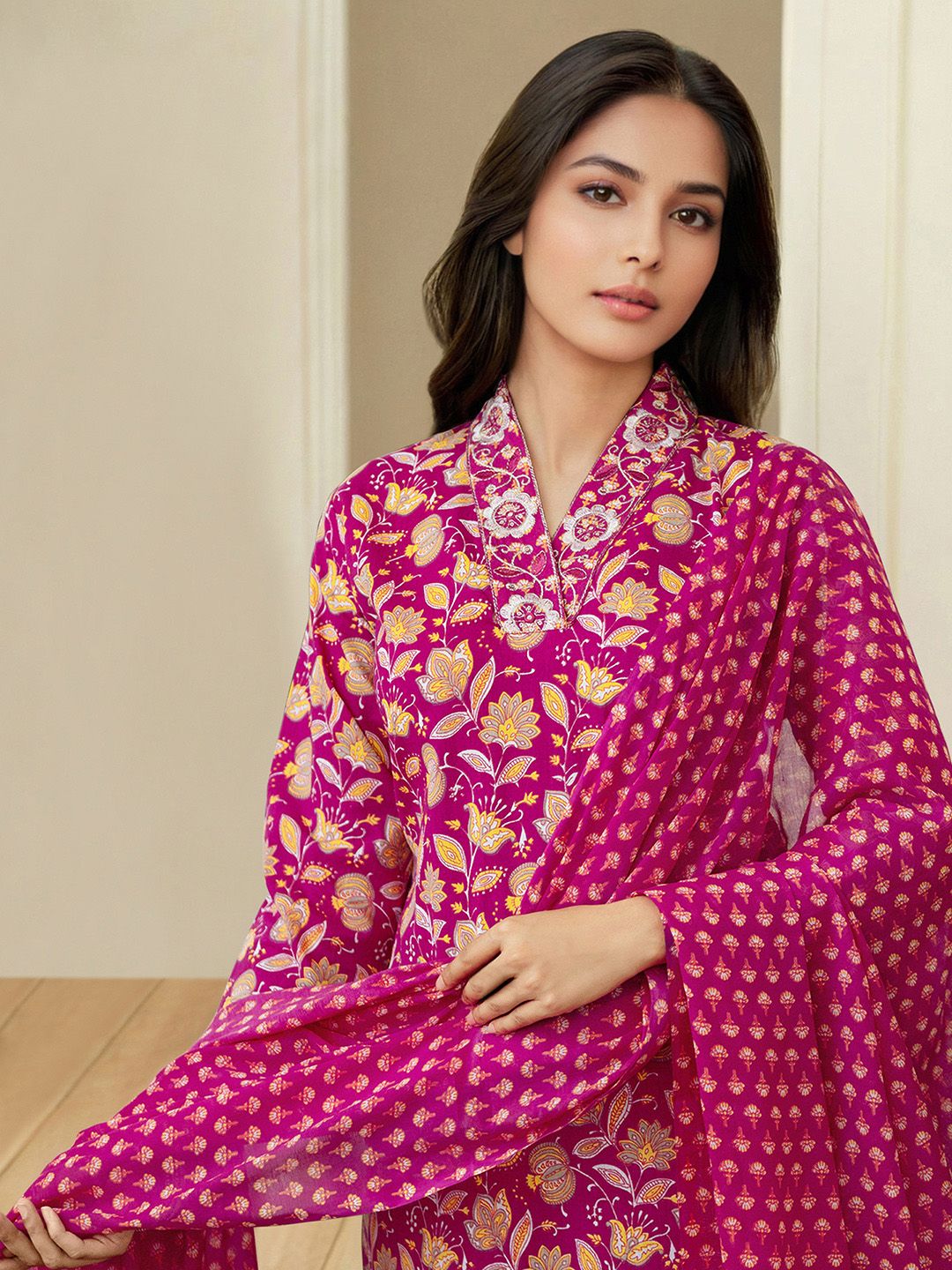 SKYLEE Women Floral Printed Kurta with Trousers & Dupatta