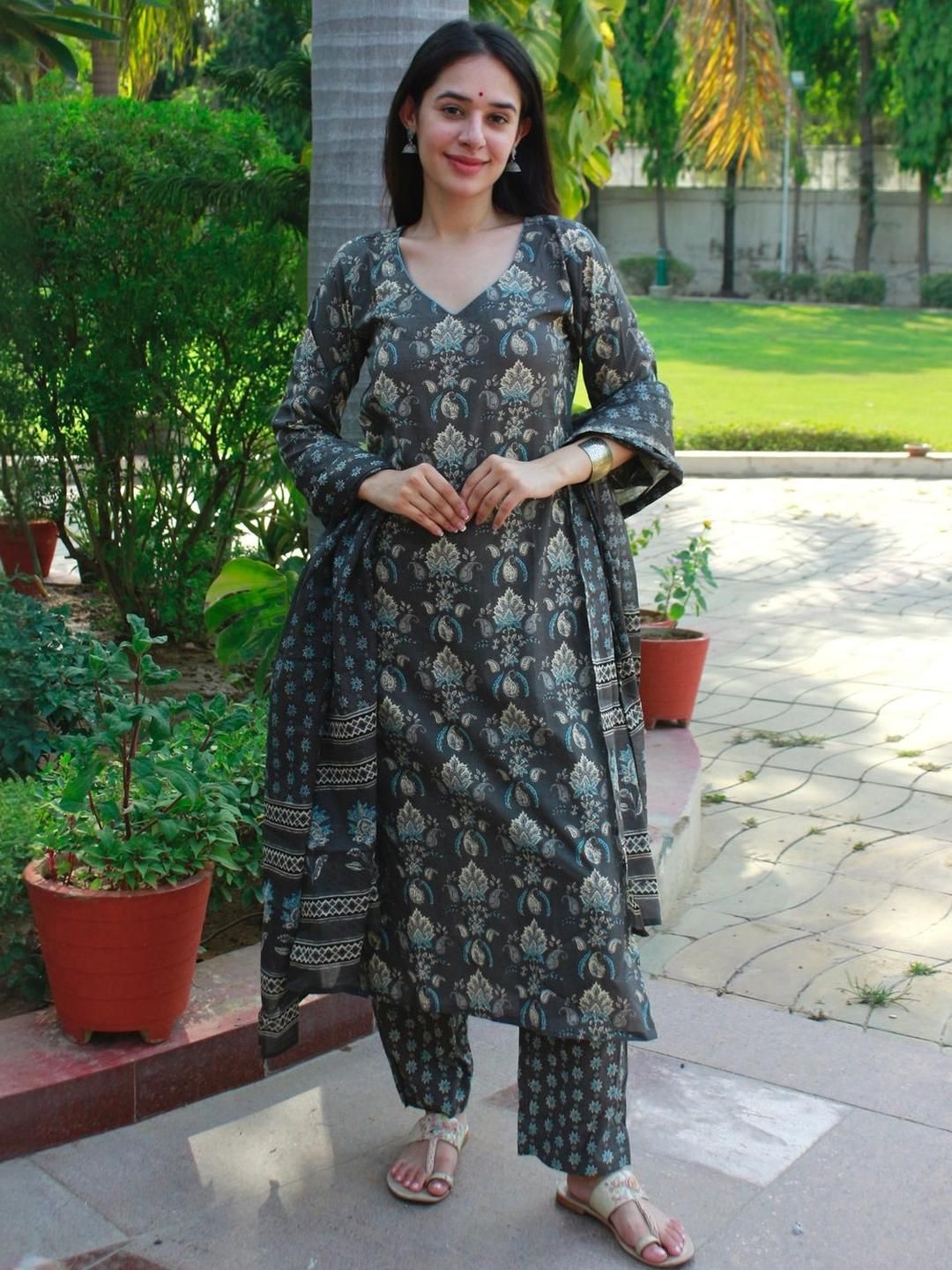 KALINI Women Grey Viscose Rayon Printed Kurta Sets