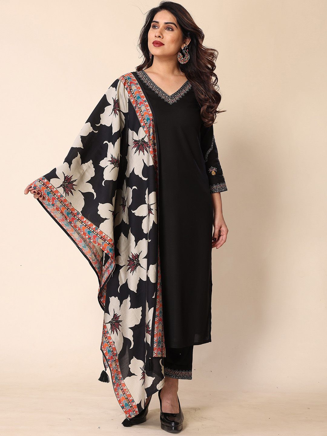 Growdamy Women Embroidered Kurta with Trousers & Dupatta