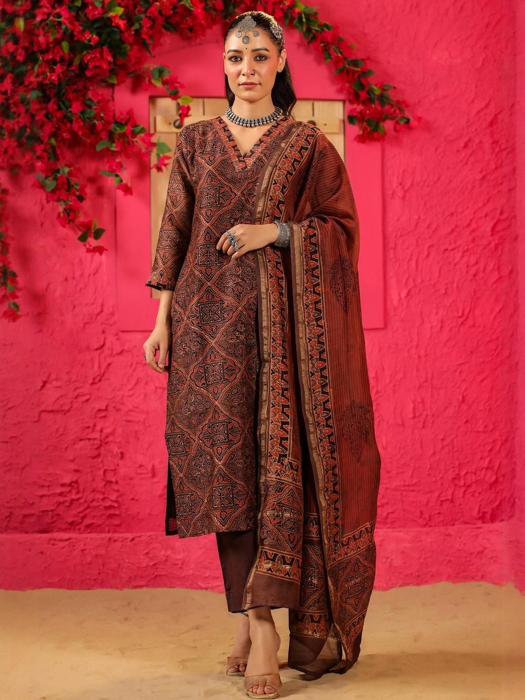 KALINI Women Rust Viscose Rayon Printed Kurta Sets
