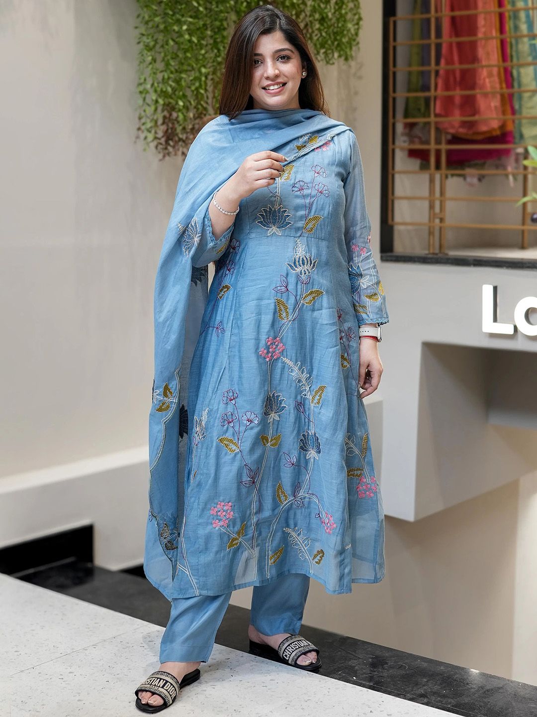 Brand Hill Floral Embroidered V-Neck Thread Work Pure Cotton Kurta With Trousers & Dupatta
